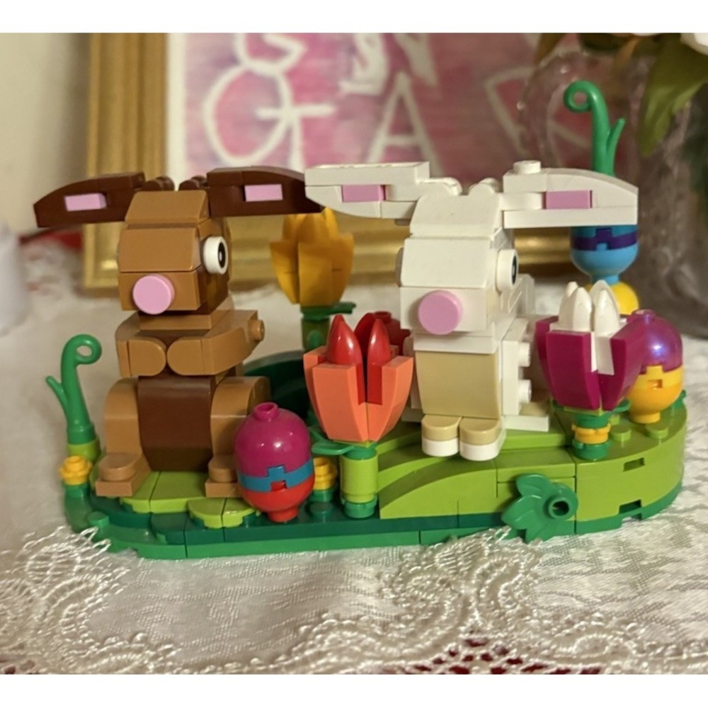 Lego Easter Rabbits Display 40523 Bunnies Adjustable Ears Spring Decor‎ Retired